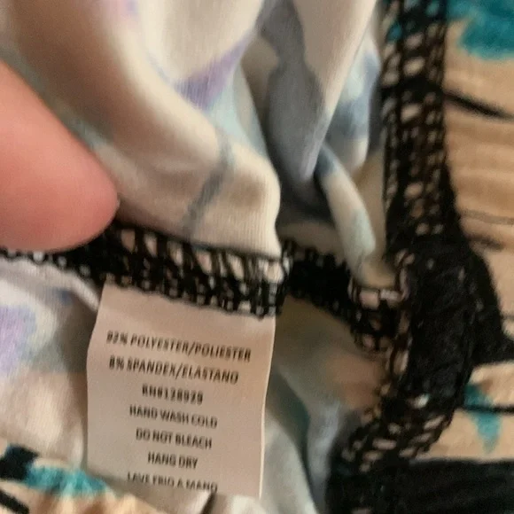 BUNDLE OF 4 Pairs of Floral and Paisley Leggings Size M NWT gifted - Picture 8 of 14